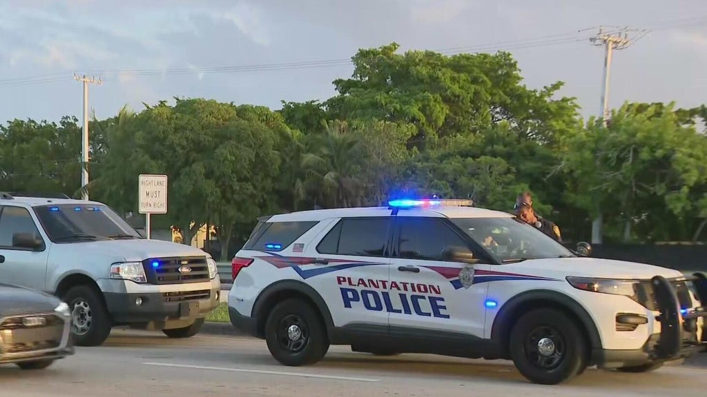 Deadly motorcycle crash shuts down lanes in Plantation — CBS Miami, Belvedere Community news