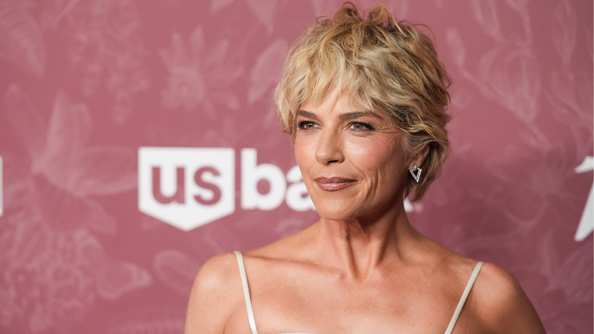 Selma Blair arrested after alleged altercation on Delta flight
       — ABC 7 Bay Area, Belvedere Community news