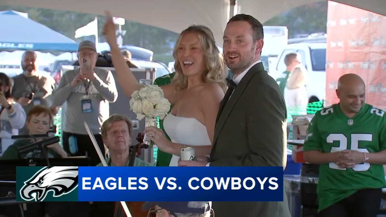 Chicago couple Lindsey Carl, Brandon Byrd get married at Philadelphia Eagles tailgate before MNF
       — Belvedere Community news
