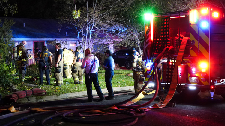 Crews put out house fire involving 2 homes Friday morning in North Austin — KCEN (Central Texas), Belvedere Community news