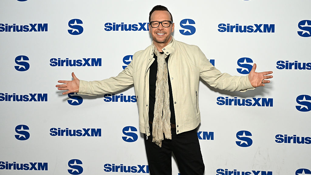 Donnie Wahlberg says he was aboard private jet that ran off Vegas runway: 'God covered us' — KTVU FOX 2 Bay Area